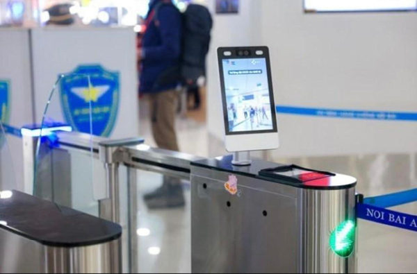 Hành khách đi máy bay có thể dùng Tài khoản định danh mức độ 2 thể hiện trên app VNeID thay thế Căn cước công dân